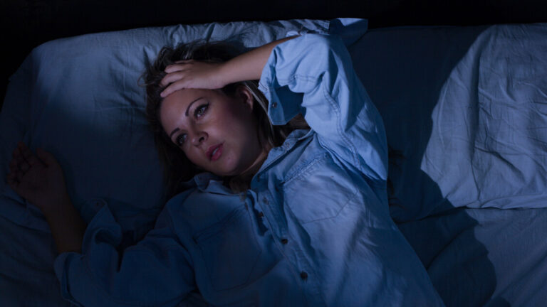 Alzheimer, più rischi con poche ore di sonno profondo